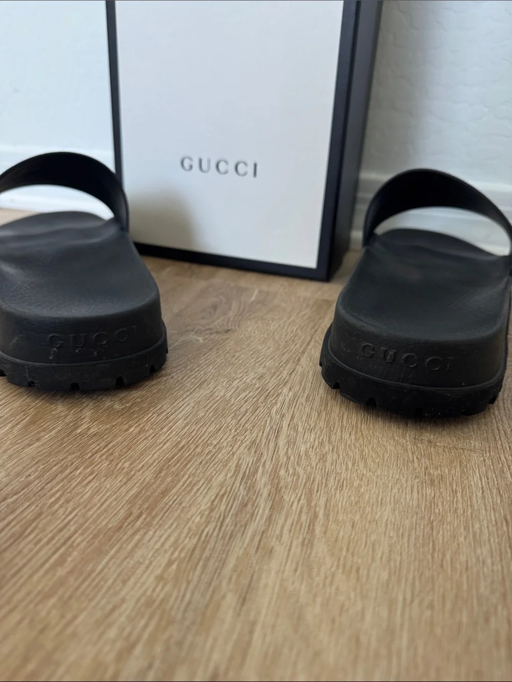 Gucci Men’s Black Slides with Green and Red Web Stripe